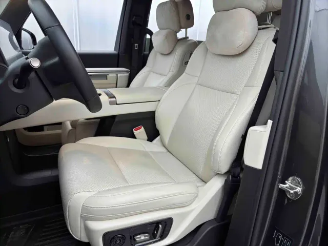 Li Auto MEGA — Фото автомобиля 9