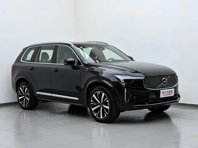 Volvo XC90 — Фото автомобиля 4