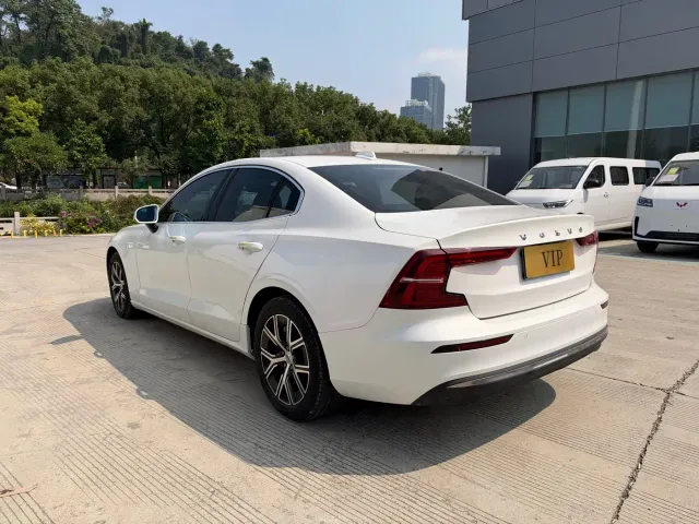 Volvo S60 — Фото автомобиля 7