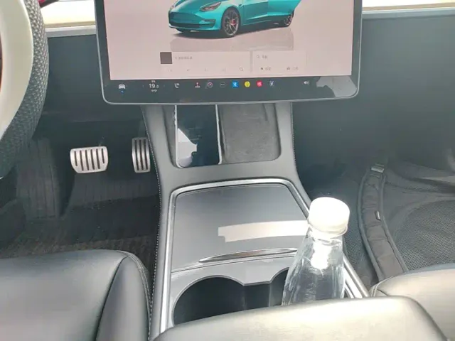 Tesla Model 3 — Фото автомобиля 12