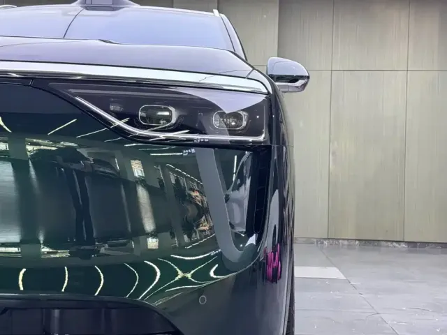 AITO Wenjie AITO M8 2025 Extended Range Ultra 53.4kWh 6-Seater — Фото автомобиля 7