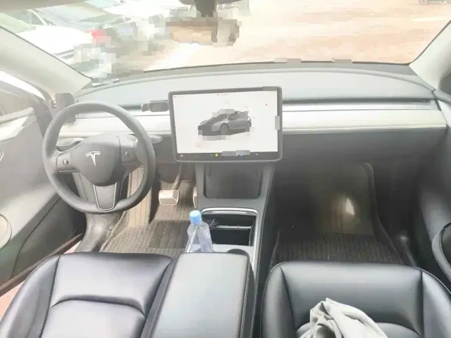 Tesla Model Y — Фото автомобиля 12
