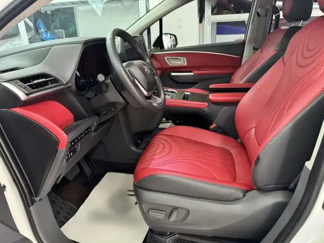 Toyota Sienna — Фото автомобиля 16