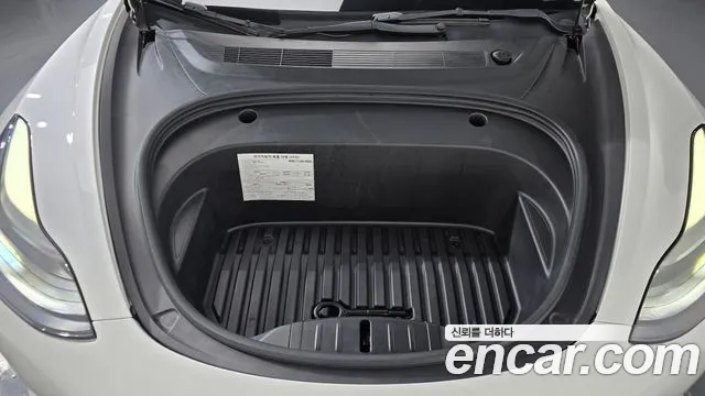 Tesla Model 3 — Фото автомобиля 5