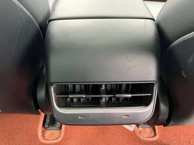 Tesla Model 3 — Фото автомобиля 22