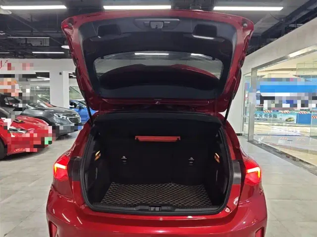 Ford Focus — Фото автомобиля 18