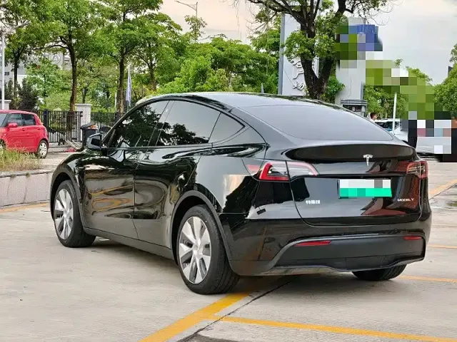 Tesla Model Y — Фото автомобиля 6