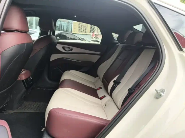 BYD Seal 07 DM-i — Фото автомобиля 16