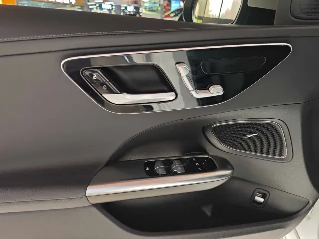 Mercedes-Benz C-Class — Фото автомобиля 8
