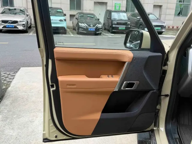 iCAR iCAR V27 2026 200KM AWD Falcon 500 — Фото автомобиля 8