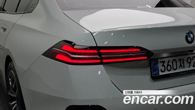BMW 5-Series — Фото автомобиля 21