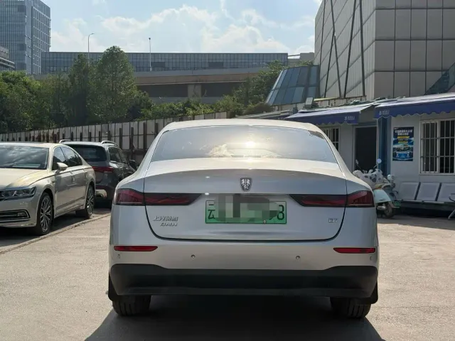 Roewe D7 — Фото автомобиля 4
