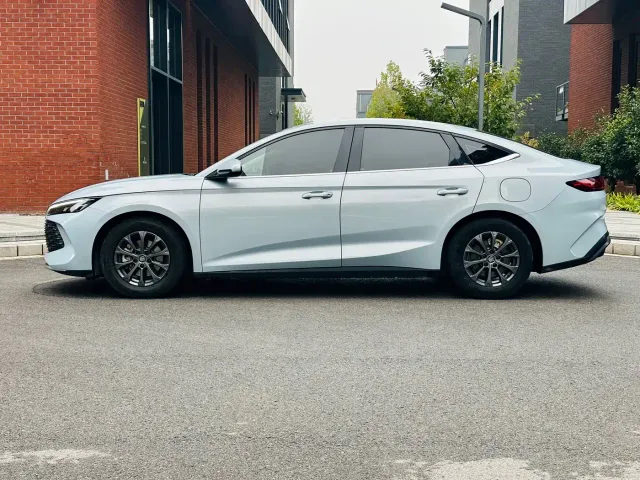 BYD Qin L — Фото автомобиля 8