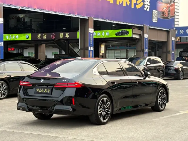BMW 5 Series — Фото автомобиля 18