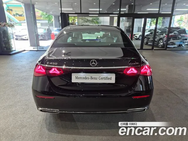 Mercedes-Benz E-Class — Фото автомобиля 4