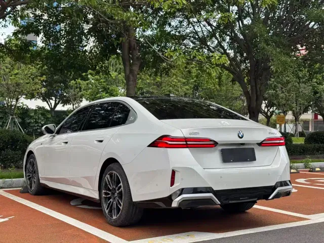 BMW 5 Series — Фото автомобиля 7