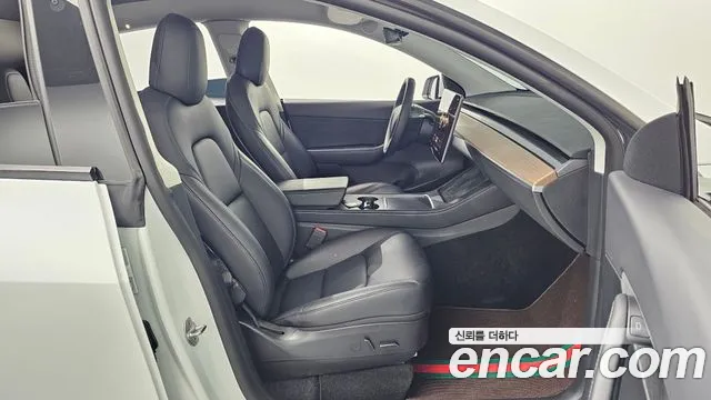 Tesla Model Y — Фото автомобиля 26
