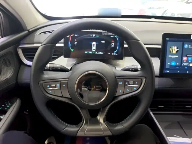 BYD Seal 05 DM-i — Фото автомобиля 10