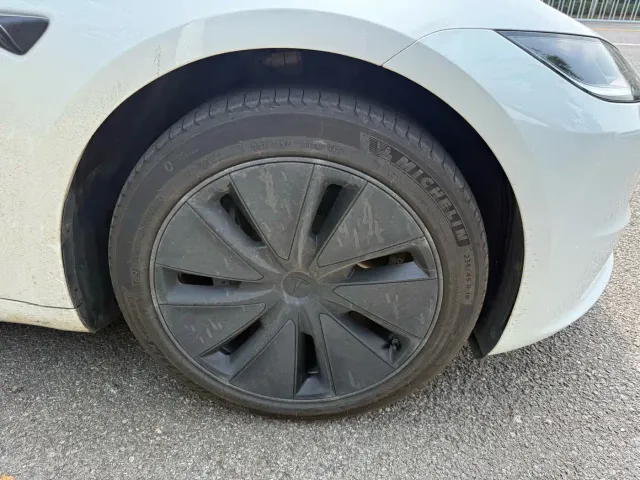 Tesla Model 3 — Фото автомобиля 12