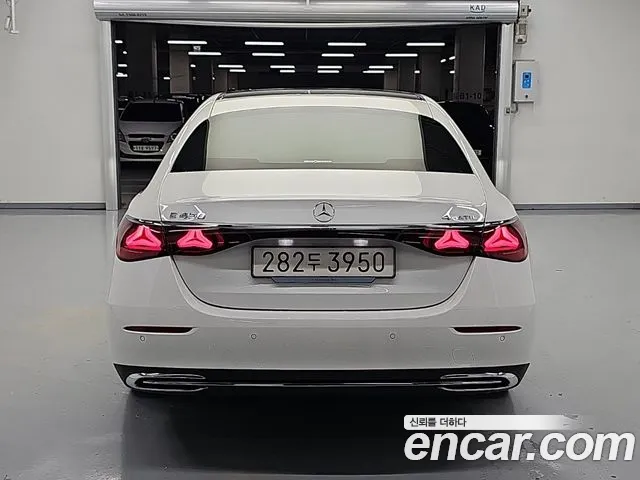 Mercedes-Benz E-Class — Фото автомобиля 3