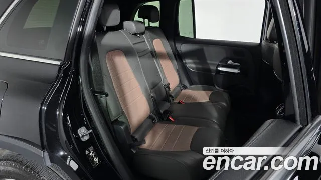 Mercedes-Benz EQB — Фото автомобиля 11