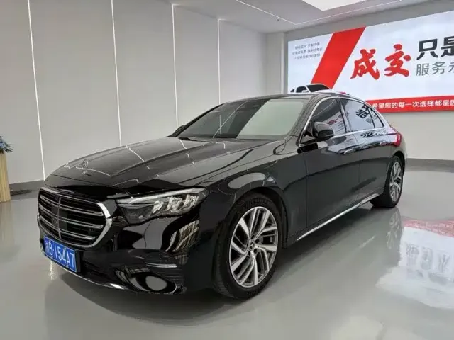 Фотография автомобиля — Mercedes-Benz E-Class