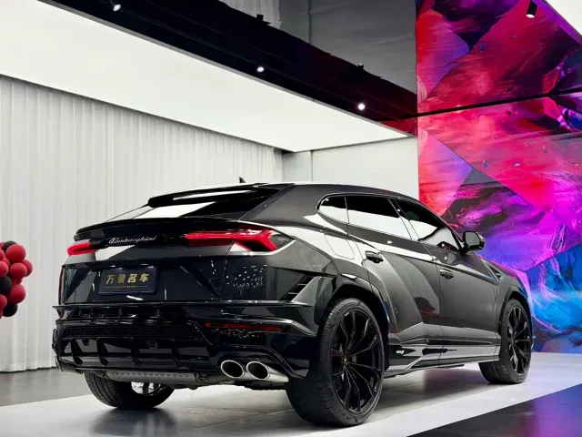 Lamborghini Urus — Фото автомобиля 18