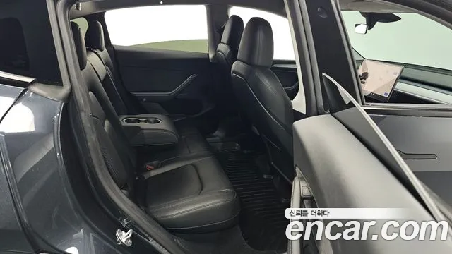 Tesla Model Y — Фото автомобиля 12