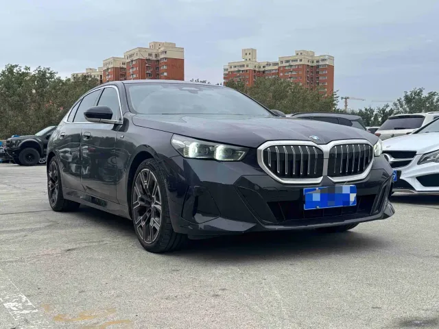 BMW 5 Series — Фото автомобиля 3