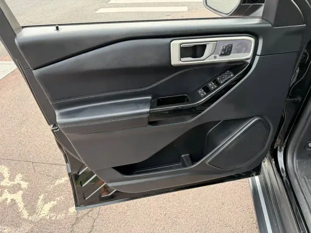 Ford Explorer — Фото автомобиля 6
