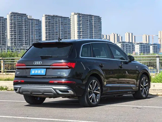 Audi Q7 — Фото автомобиля 7