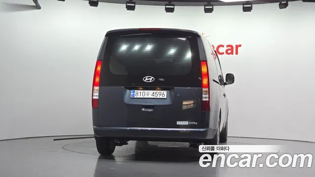 Фотография автомобиля — Hyundai Staria