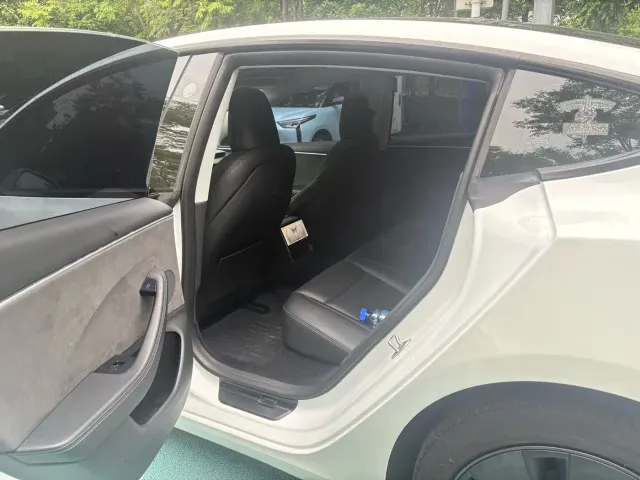 Tesla Model 3 — Фото автомобиля 7