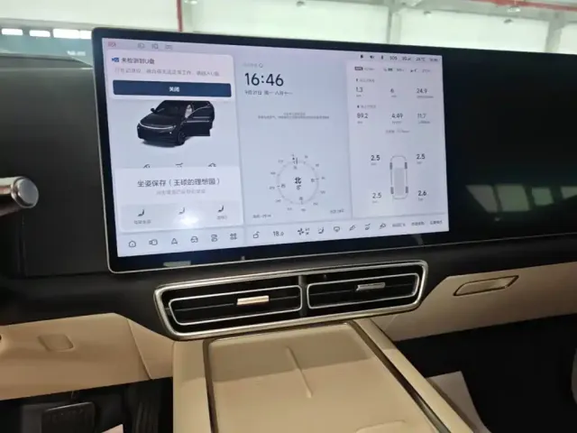 Li Auto L7 — Фото автомобиля 12