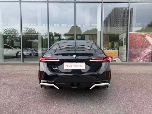BMW i5 — Фото автомобиля 3