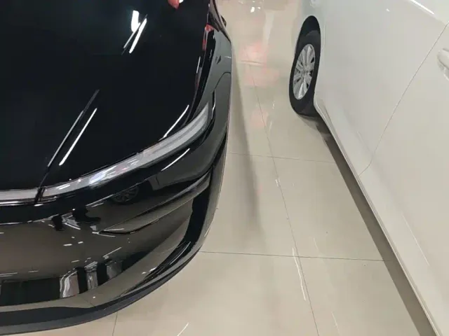 Tesla Model Y — Фото автомобиля 23