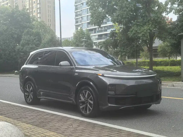 Li Auto L8 — Фото автомобиля 3