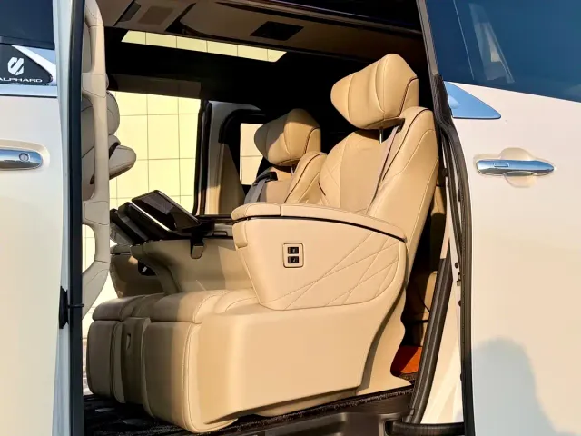 Toyota Alphard — Фото автомобиля 5
