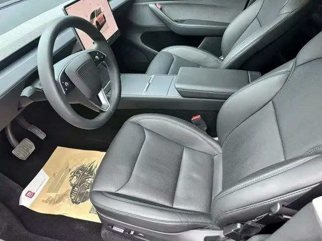 Tesla Model Y — Фото автомобиля 3