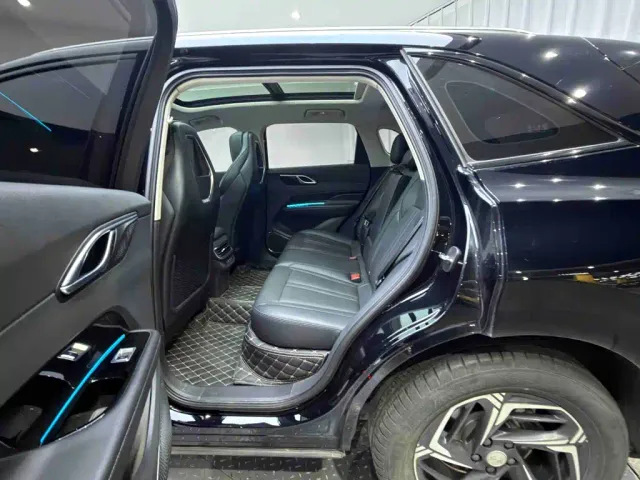 Hongqi HS3 — Фото автомобиля 10