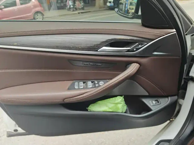 BMW 5 Series — Фото автомобиля 7