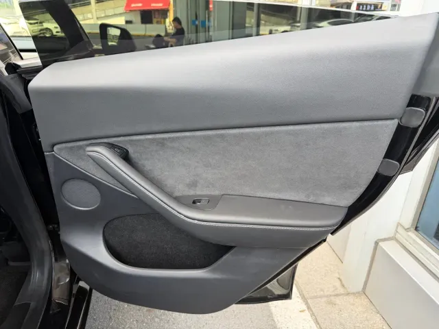 Tesla Model Y — Фото автомобиля 17
