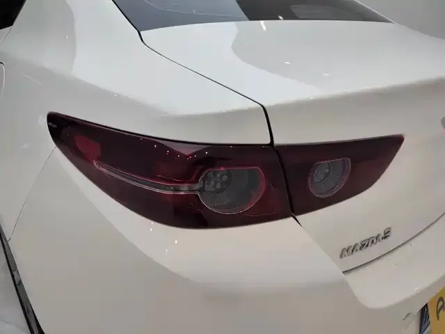 Mazda Axela — Фото автомобиля 16