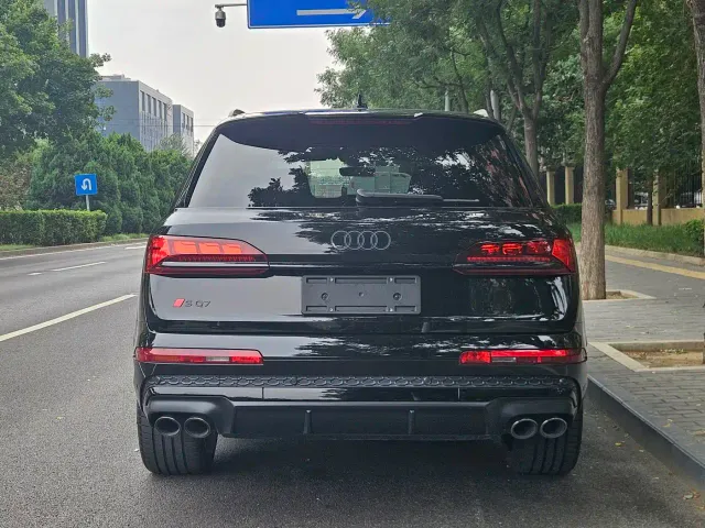Audi SQ7 — Фото автомобиля 5