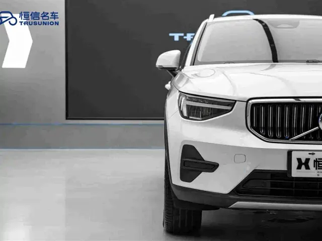 Volvo XC40 — Фото автомобиля 8