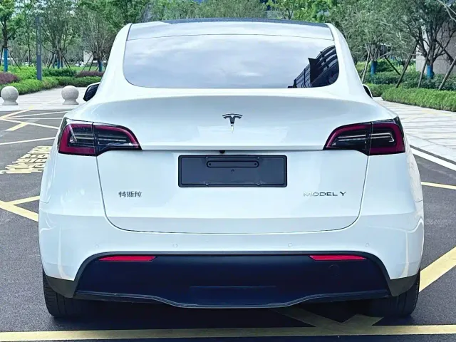 Tesla Model Y 2022 Facelift Rear-Wheel Drive Version — Фото автомобиля 10