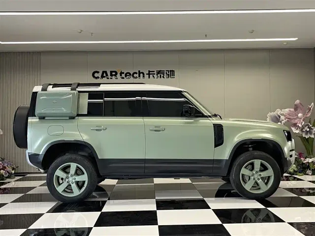 Land Rover Defender — Фото автомобиля 7