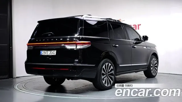 Lincoln Navigator 4th Gen — Фото автомобиля 2