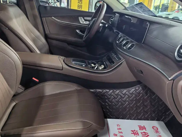 Mercedes-Benz E-Class — Фото автомобиля 6