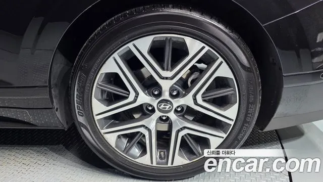 Hyundai Grandeur Grandeur (GN7) 2.5 Бензин 2WD — Фото автомобиля 21